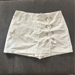 White Lace-Up Women's Shorts/skirt